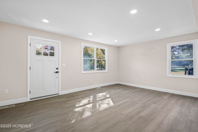 393 E Millstream Road, Cream Ridge, NJ 08514