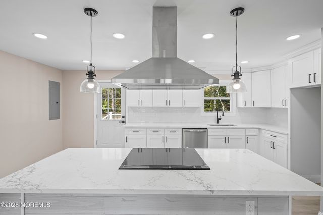 393 E Millstream Road, Cream Ridge, NJ 08514