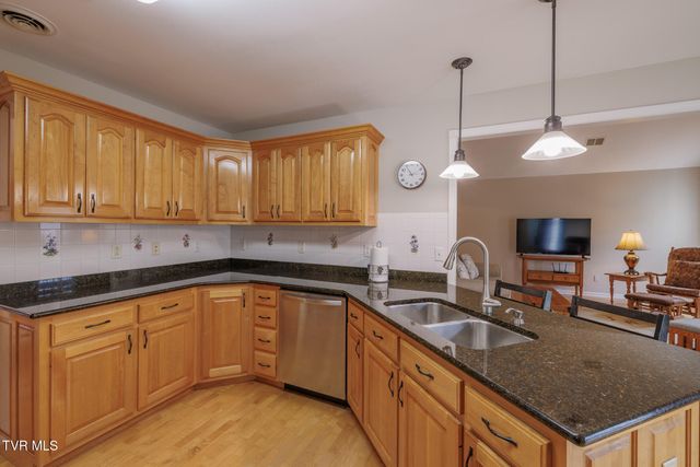 620 Glen Oaks Place, Johnson City, TN 37615