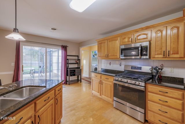 620 Glen Oaks Place, Johnson City, TN 37615