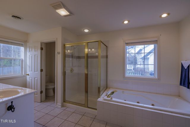 620 Glen Oaks Place, Johnson City, TN 37615