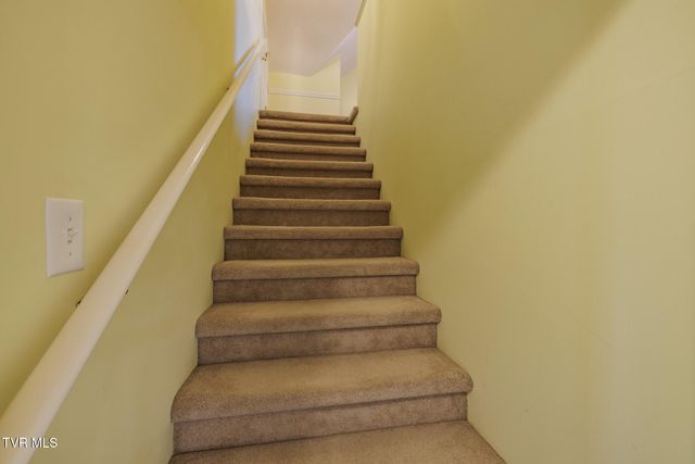 620 Glen Oaks Place, Johnson City, TN 37615