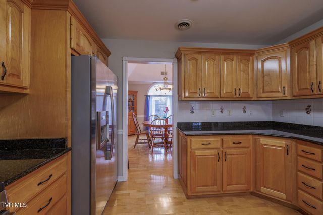 620 Glen Oaks Place, Johnson City, TN 37615