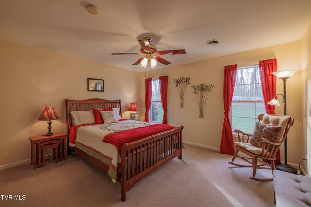 620 Glen Oaks Place, Johnson City, TN 37615