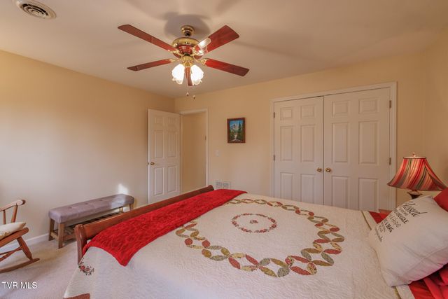 620 Glen Oaks Place, Johnson City, TN 37615