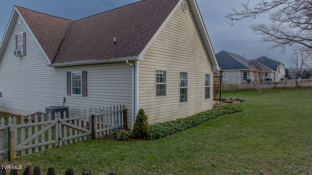 620 Glen Oaks Place, Johnson City, TN 37615