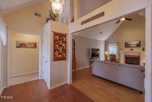 620 Glen Oaks Place, Johnson City, TN 37615