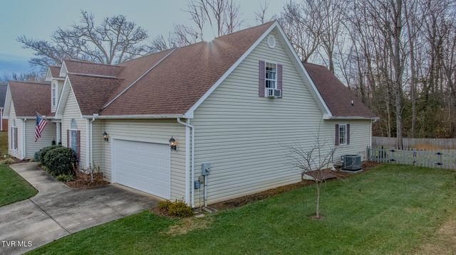 620 Glen Oaks Place, Johnson City, TN 37615