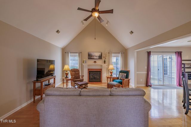 620 Glen Oaks Place, Johnson City, TN 37615