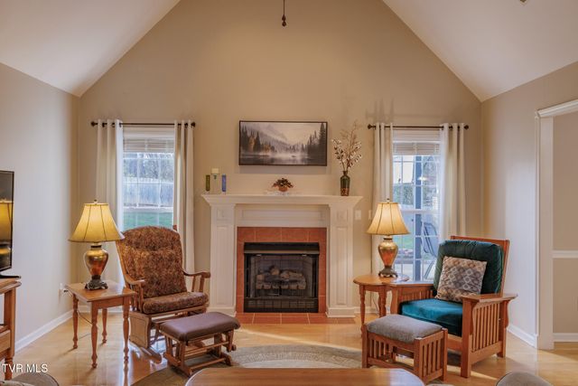 620 Glen Oaks Place, Johnson City, TN 37615