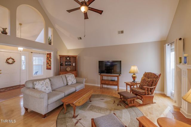 620 Glen Oaks Place, Johnson City, TN 37615