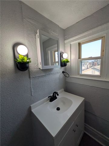 241 E 18th Ave, Homestead, PA 15120