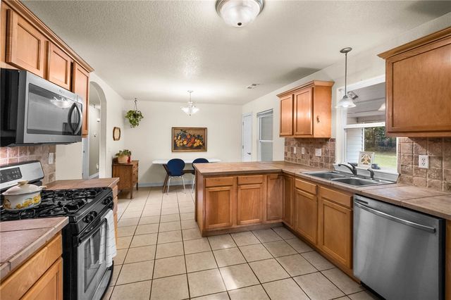 2110 W Holly Street, Fayetteville, AR 72703