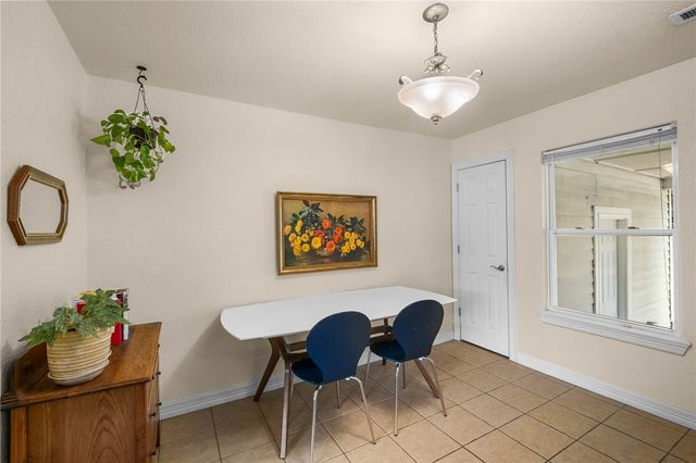 2110 W Holly Street, Fayetteville, AR 72703