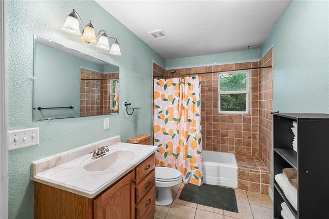2110 W Holly Street, Fayetteville, AR 72703