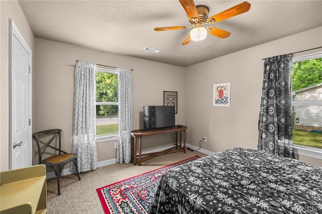 2110 W Holly Street, Fayetteville, AR 72703