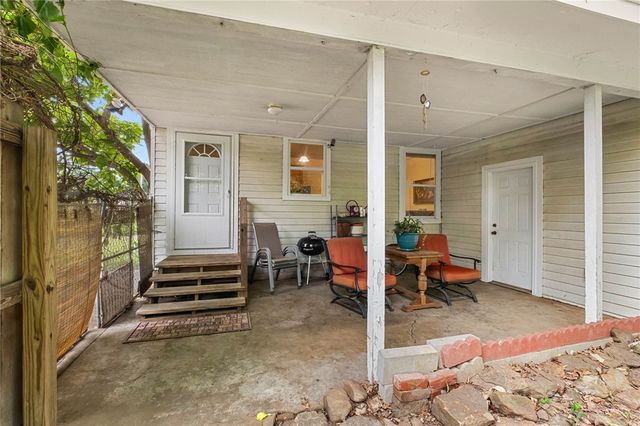 2110 W Holly Street, Fayetteville, AR 72703