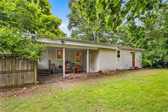 2110 W Holly Street, Fayetteville, AR 72703