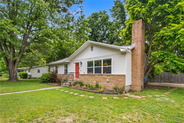 2110 W Holly Street, Fayetteville, AR 72703