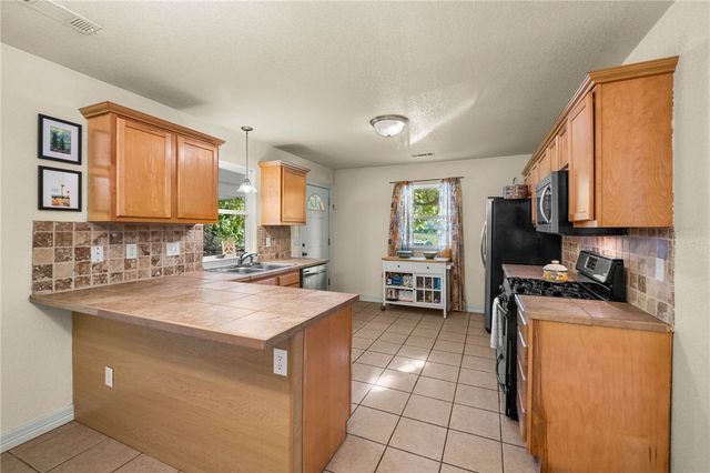 2110 W Holly Street, Fayetteville, AR 72703