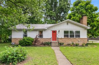 2110 W Holly Street, Fayetteville, AR 72703