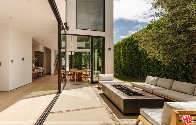116 S Gretna Green Way, Los Angeles, CA 90049