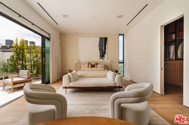 116 S Gretna Green Way, Los Angeles, CA 90049