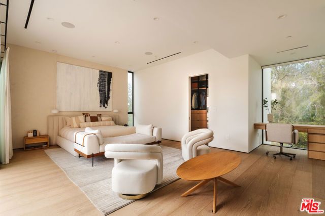 116 S Gretna Green Way, Los Angeles, CA 90049
