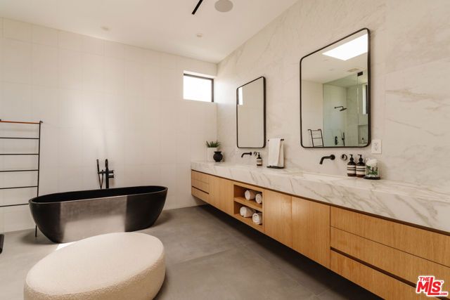 116 S Gretna Green Way, Los Angeles, CA 90049