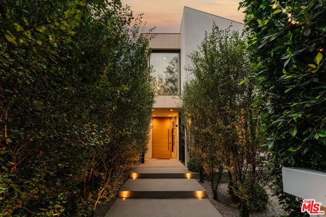 116 S Gretna Green Way, Los Angeles, CA 90049