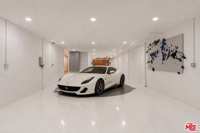 116 S Gretna Green Way, Los Angeles, CA 90049