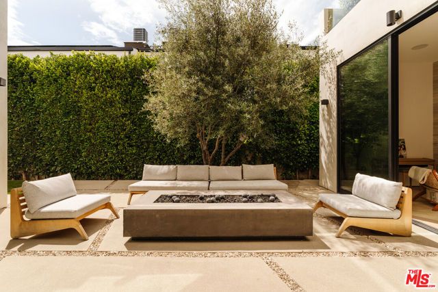 116 S Gretna Green Way, Los Angeles, CA 90049