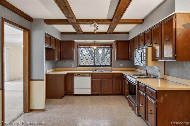 46300 Gainsborough Drive, Canton, MI 48187