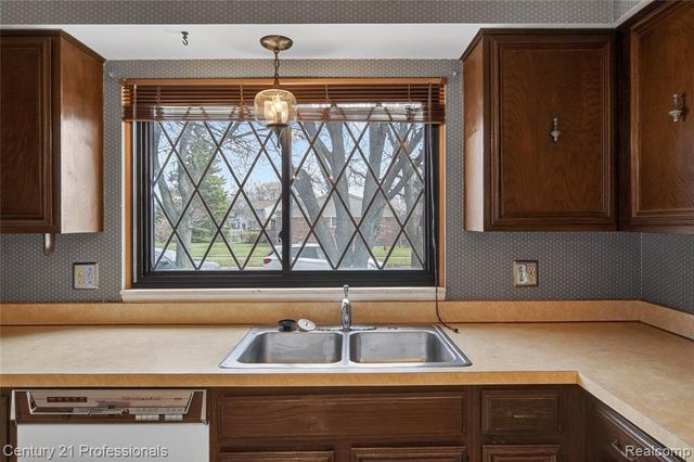 46300 Gainsborough Drive, Canton, MI 48187