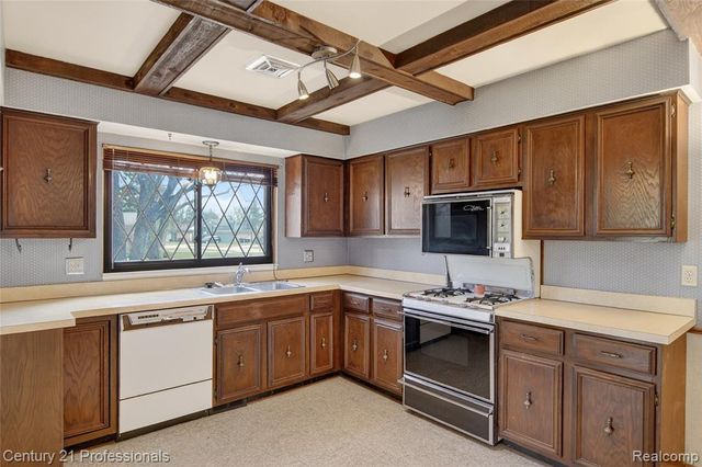 46300 Gainsborough Drive, Canton, MI 48187