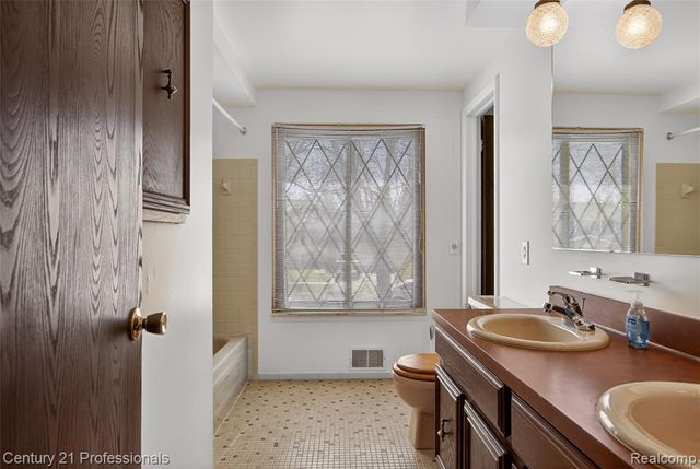 46300 Gainsborough Drive, Canton, MI 48187