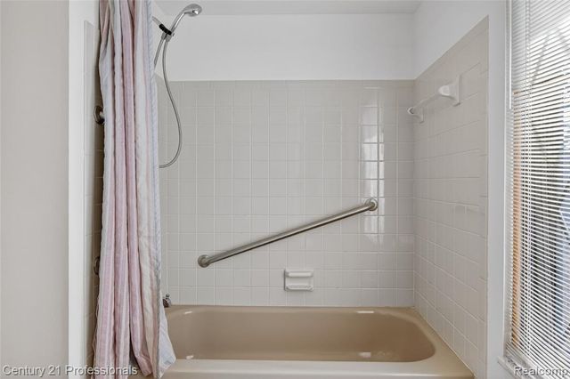 46300 Gainsborough Drive, Canton, MI 48187