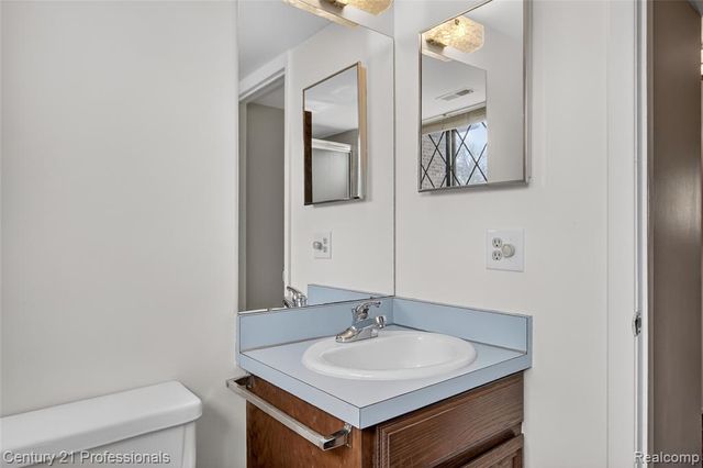 46300 Gainsborough Drive, Canton, MI 48187