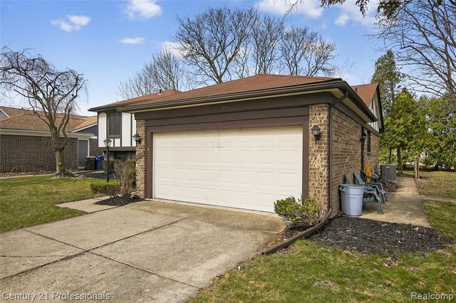 46300 Gainsborough Drive, Canton, MI 48187