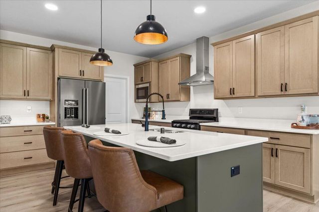 W194N15787 East Gate COURT, Jackson, WI 53037