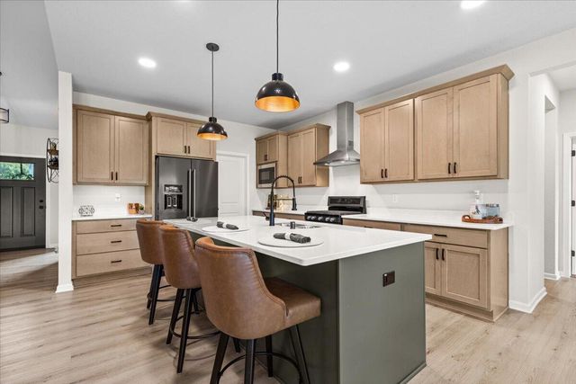 W194N15787 East Gate COURT, Jackson, WI 53037