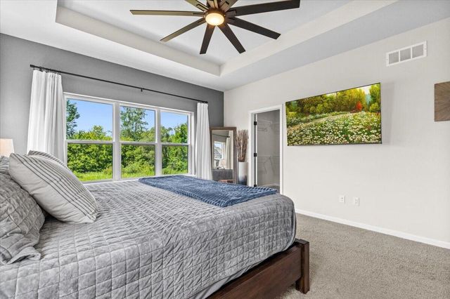 W194N15787 East Gate COURT, Jackson, WI 53037