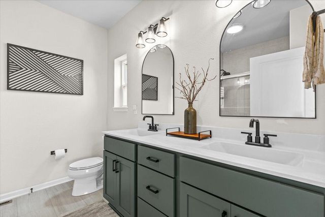 W194N15787 East Gate COURT, Jackson, WI 53037