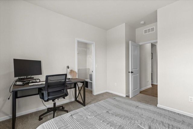 W194N15787 East Gate COURT, Jackson, WI 53037