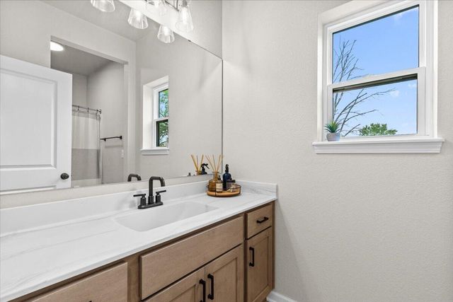 W194N15787 East Gate COURT, Jackson, WI 53037