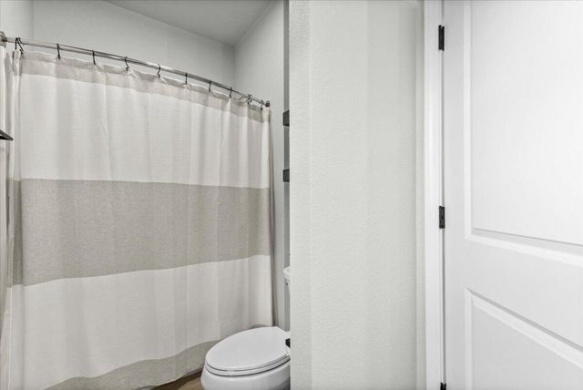W194N15787 East Gate COURT, Jackson, WI 53037