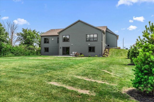 W194N15787 East Gate COURT, Jackson, WI 53037