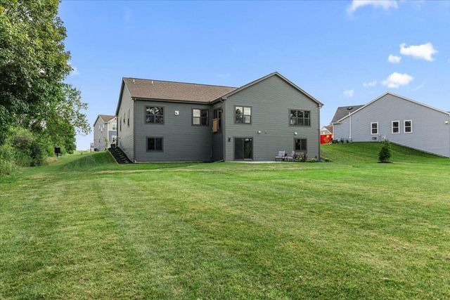 W194N15787 East Gate COURT, Jackson, WI 53037