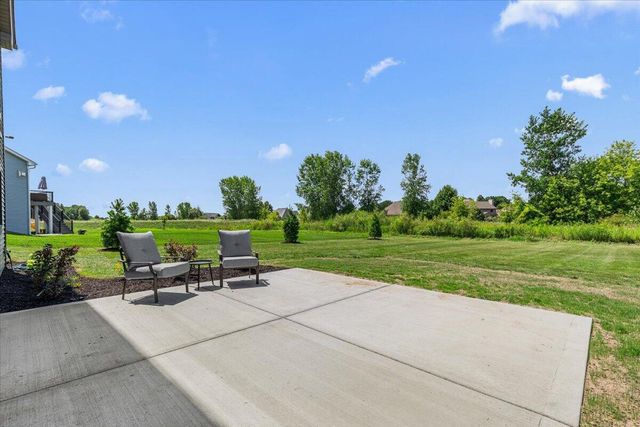 W194N15787 East Gate COURT, Jackson, WI 53037