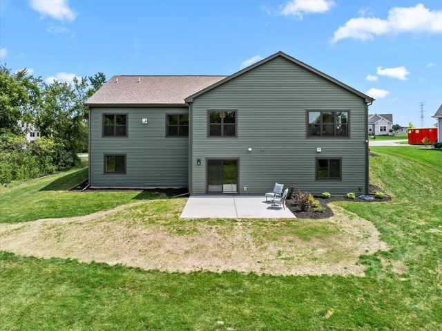 W194N15787 East Gate COURT, Jackson, WI 53037